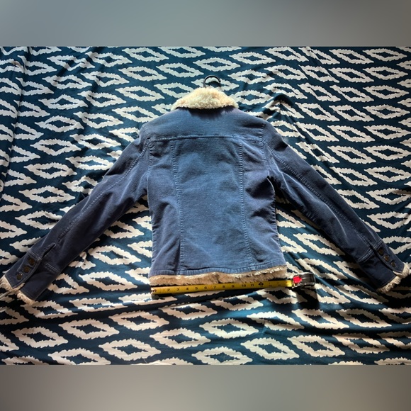 Sashimi blue soft Corduroy jacket w/pockets. Soft, silky white fur-like collar. - Picture 2 of 14